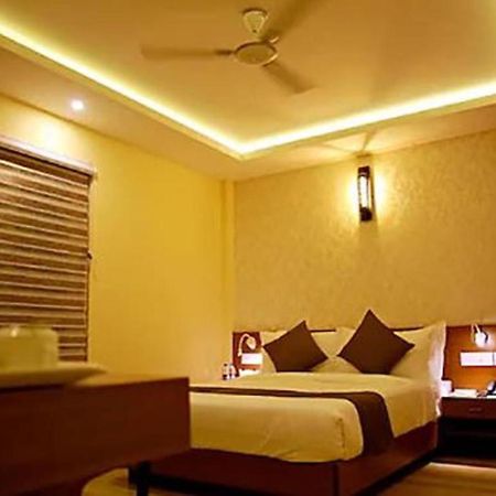 Fabhotel Prime D Chandlier Kochi Extérieur photo