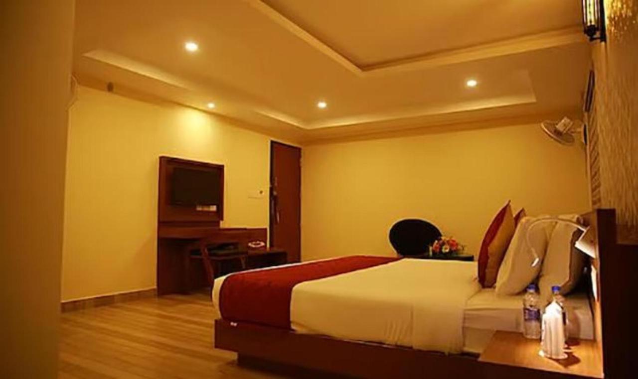 Fabhotel Prime D Chandlier Kochi Extérieur photo