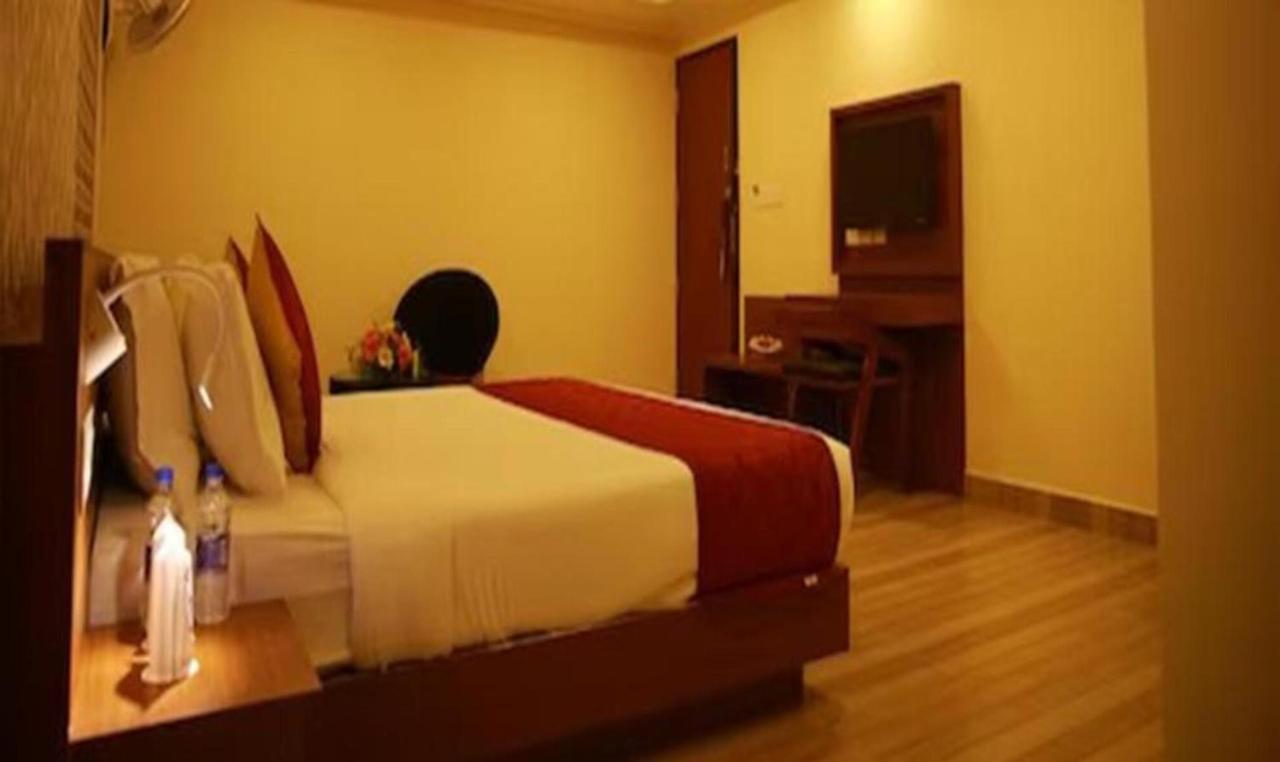 Fabhotel Prime D Chandlier Kochi Extérieur photo