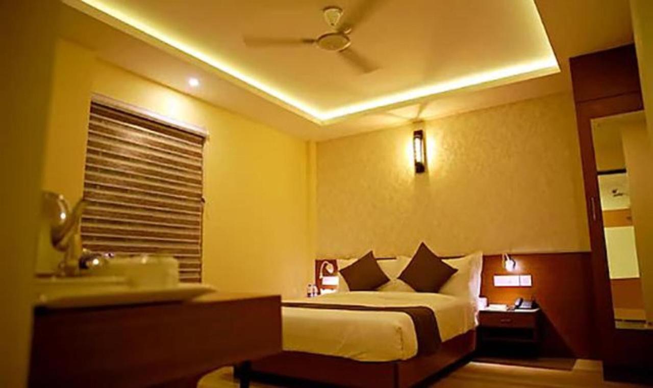 Fabhotel Prime D Chandlier Kochi Extérieur photo