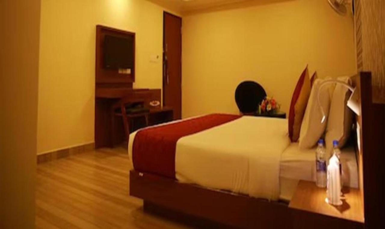 Fabhotel Prime D Chandlier Kochi Extérieur photo