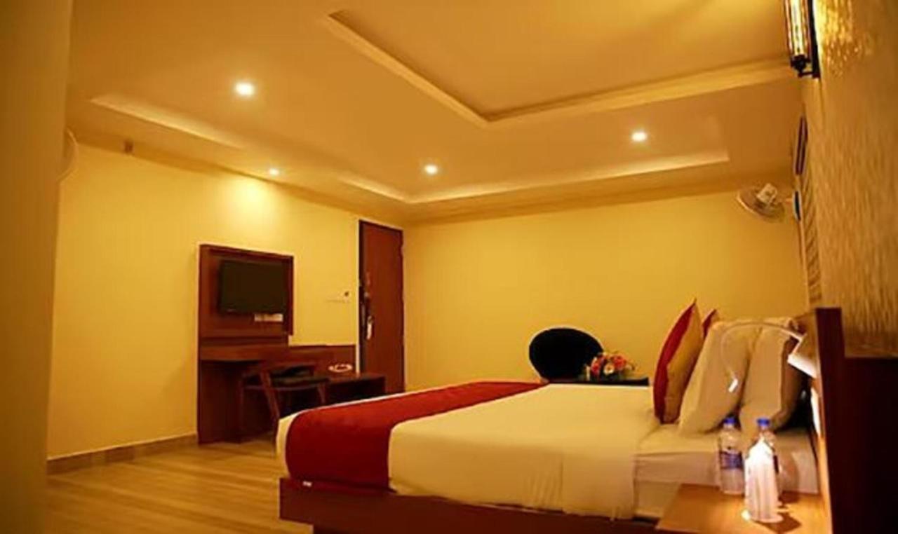 Fabhotel Prime D Chandlier Kochi Extérieur photo