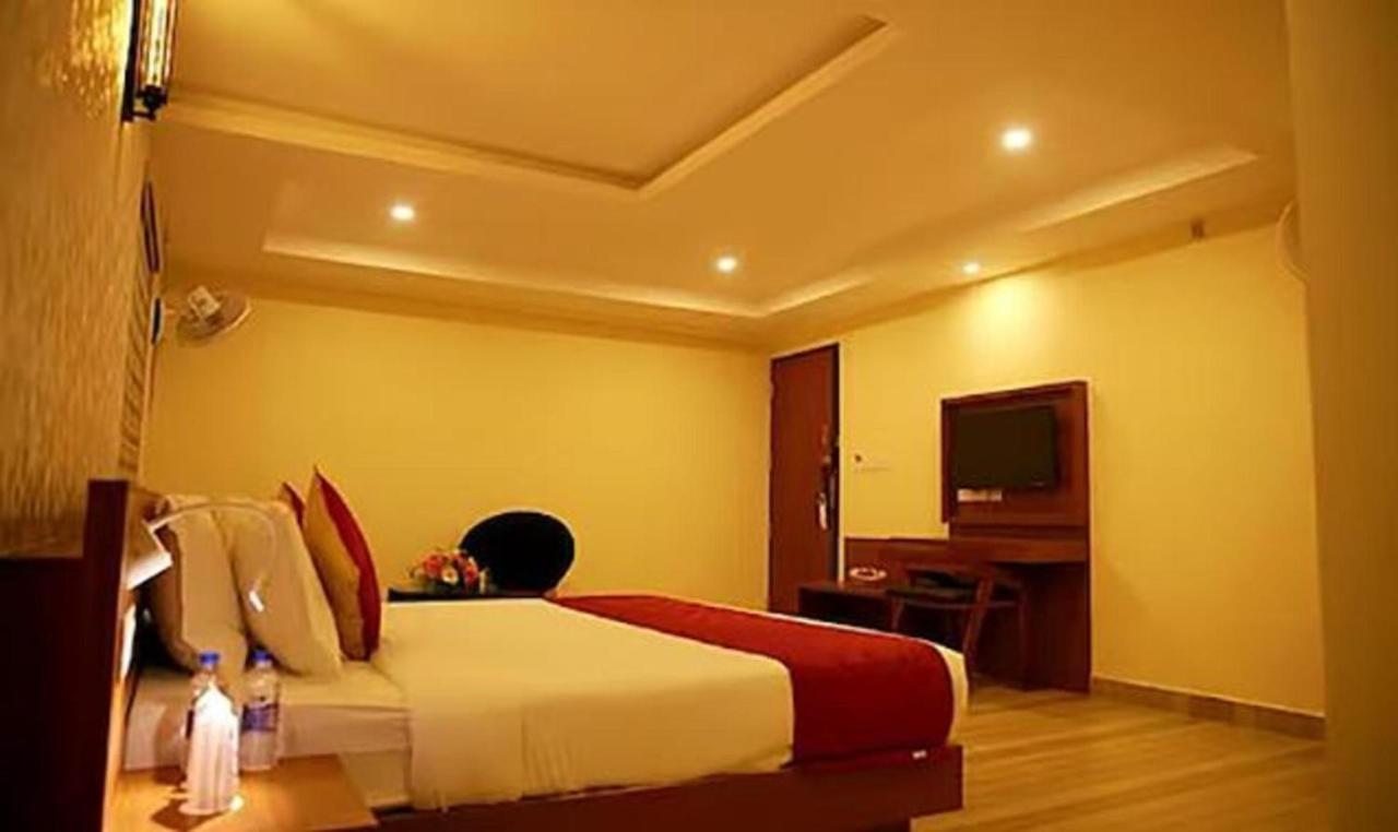 Fabhotel Prime D Chandlier Kochi Extérieur photo